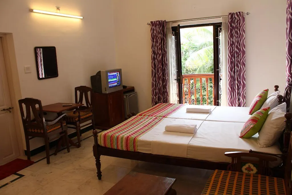Hotel White Rose Kochi 3*,  India