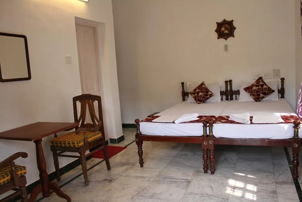 Hotel White Rose Kochi 3*,